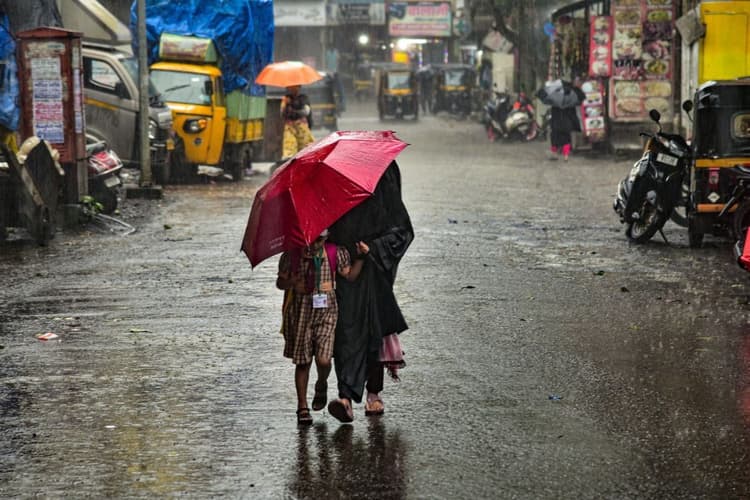 Bihar Weather: पटना सहित 26 जिलों में आंधी-बारिश का अलर्ट, 5 दिन और बरसेगा आसमान