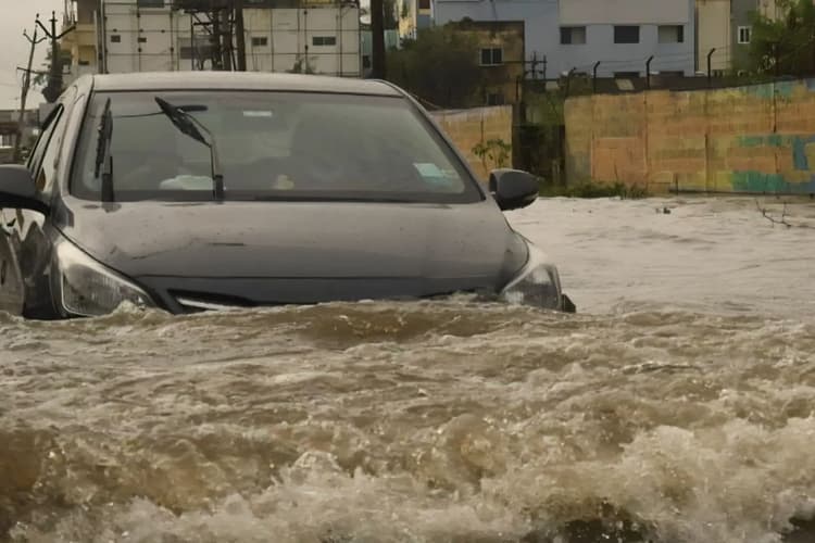 Bihar Weather Alert:अगले 2 दिन मूसलाधार बारिश,19 जिलों में बिजली का खतरा,10 नदियां उफान पर
