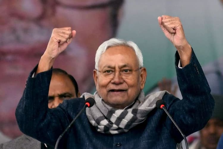 Bihar Politics: 'लोकतंत्र रक्षक’ की छवि मजबूत करने में जुटे नीतीश कुमार, जदयू में इस स्ट्रैटजी पर हो रहा काम
