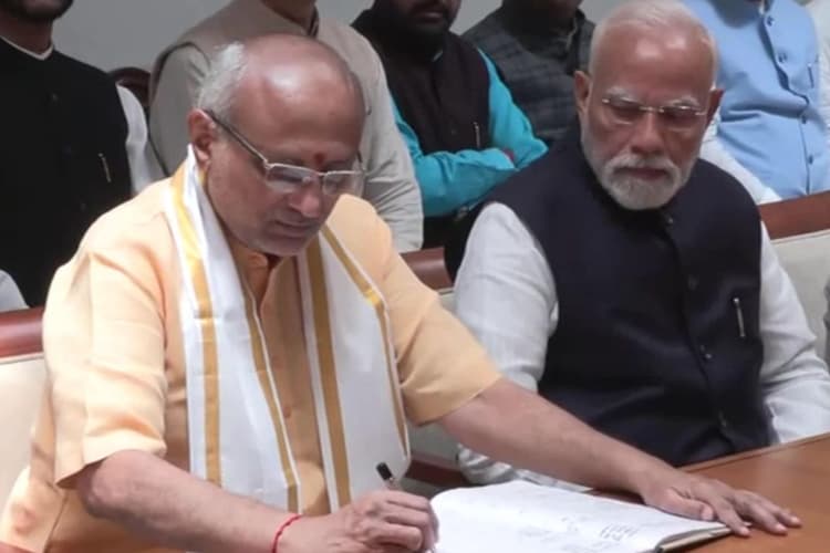 सीपी राधाकृष्णन ने उपराष्ट्रपति के लिए किया नामांकन, पीएम मोदी बने प्रस्तावक, NDA का दिखा पावर शो