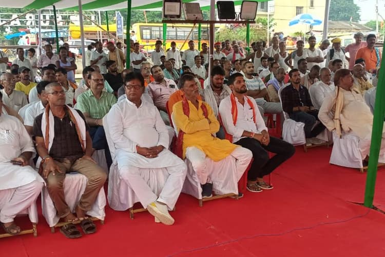 Election Express: सूर्यगढ़ा के चौपाल में शिक्षा-स्वास्थ्य और रोजगार बना मुद्दा, डिग्री कॉलेज की उठी मांग