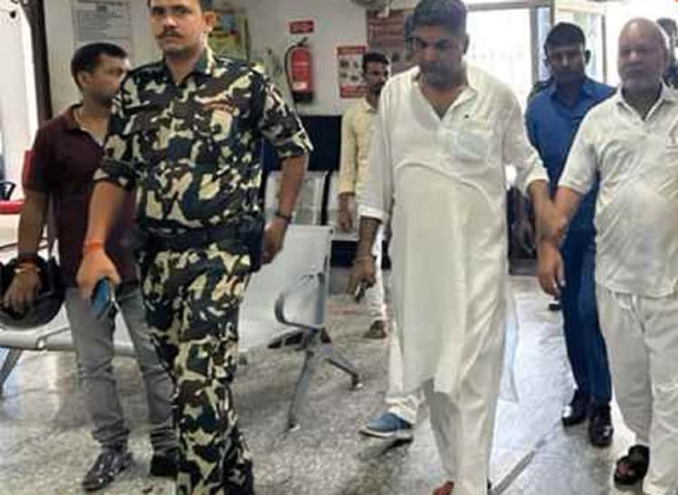 Bihar Politics: मंत्री रत्नेश सदा की तबीयत बिगड़ी, अस्पताल में कराए गए भर्ती