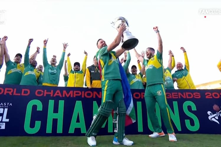 WCL 2025 फाइनल: एबी डिविलियर्स ने फिर जड़ा शतक, साउथ अफ्रीका ने पाकिस्तान को 9 विकेट से रौंदा