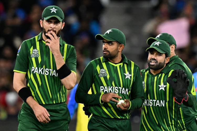 Asia Cup 2025: 17 सदस्यीय पाकिस्तानी टीम की घोषणा, बाबर-रिजवान को नहीं मिली जगह, यह खिलाड़ी बना कप्तान