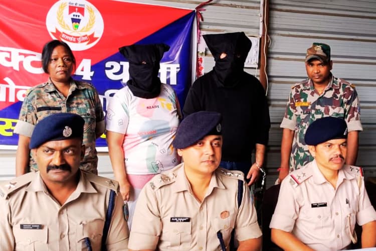 हीरा जड़ित सोने की अंगूठी चोरी करने वाले बोकारो स्टील के डिप्टी मैनेजर मां के साथ गिरफ्तार