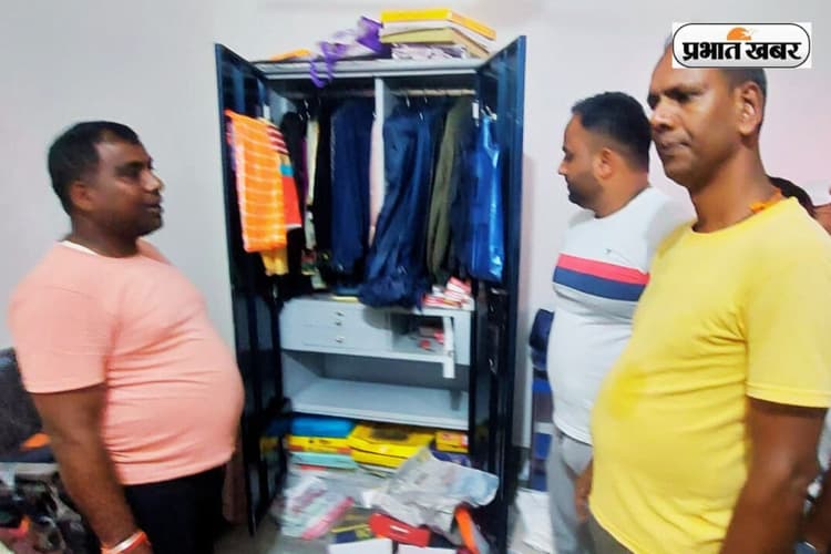 गिरिडीह में व्यापारी के घर से 20 लाख रुपए समेत 35 लाख की संपत्ति चोरी, 2 घंटे रोड जाम