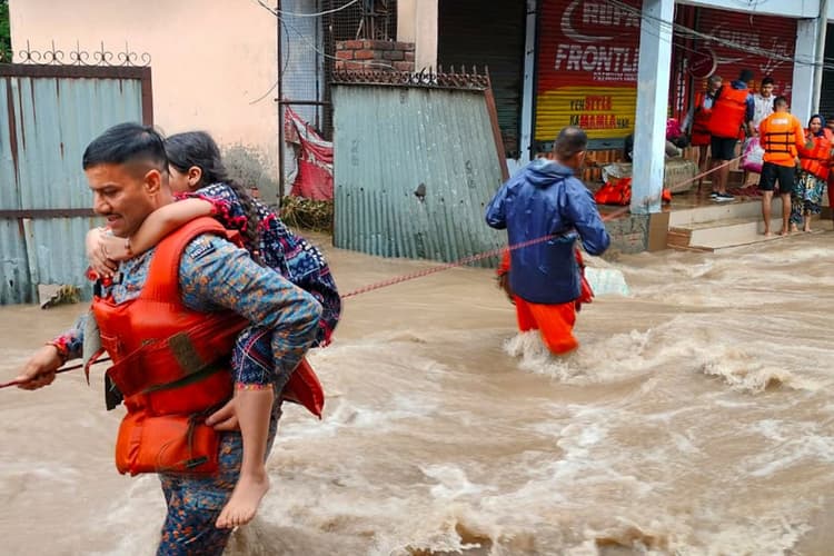 Heavy Rain School Closed: 48 घंटे में भारी बारिश की चेतावनी, इन राज्यों में बंद हुए स्कूल, IMD ने जारी की चेतावनी