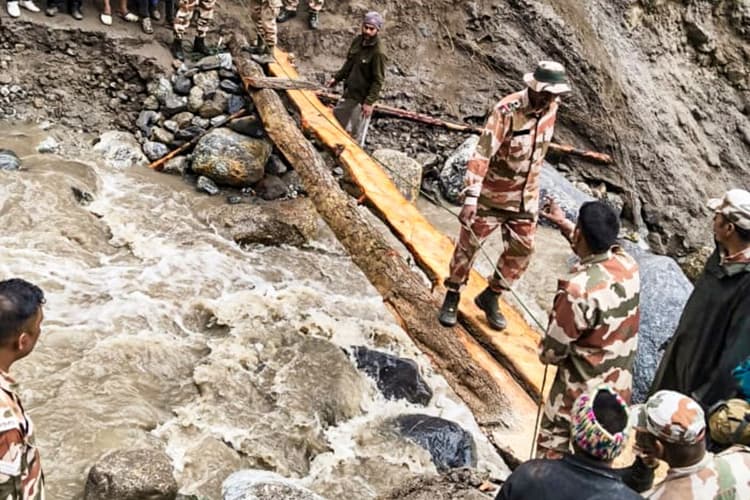 Heavy Rain Warning: हिमाचल प्रदेश में अगले 3 दिन होगी भारी से बहुत भारी बारिश, ऑरेंज अलर्ट जारी