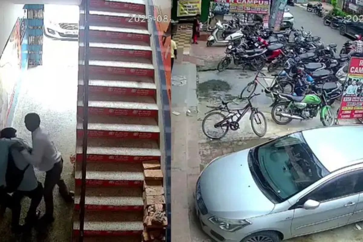 Live Video: पटना के बोरिंग रोड में 1850000 लूटने आए बदमाश, देखें कर्मचारियों ने कैसे छीन ली पिस्टल Live Video: पटना के बोरिंग रोड में 1850000 लूटने आए बदमाश, देखें कर्मचारियों ने कैसे छीन ली पिस्टल