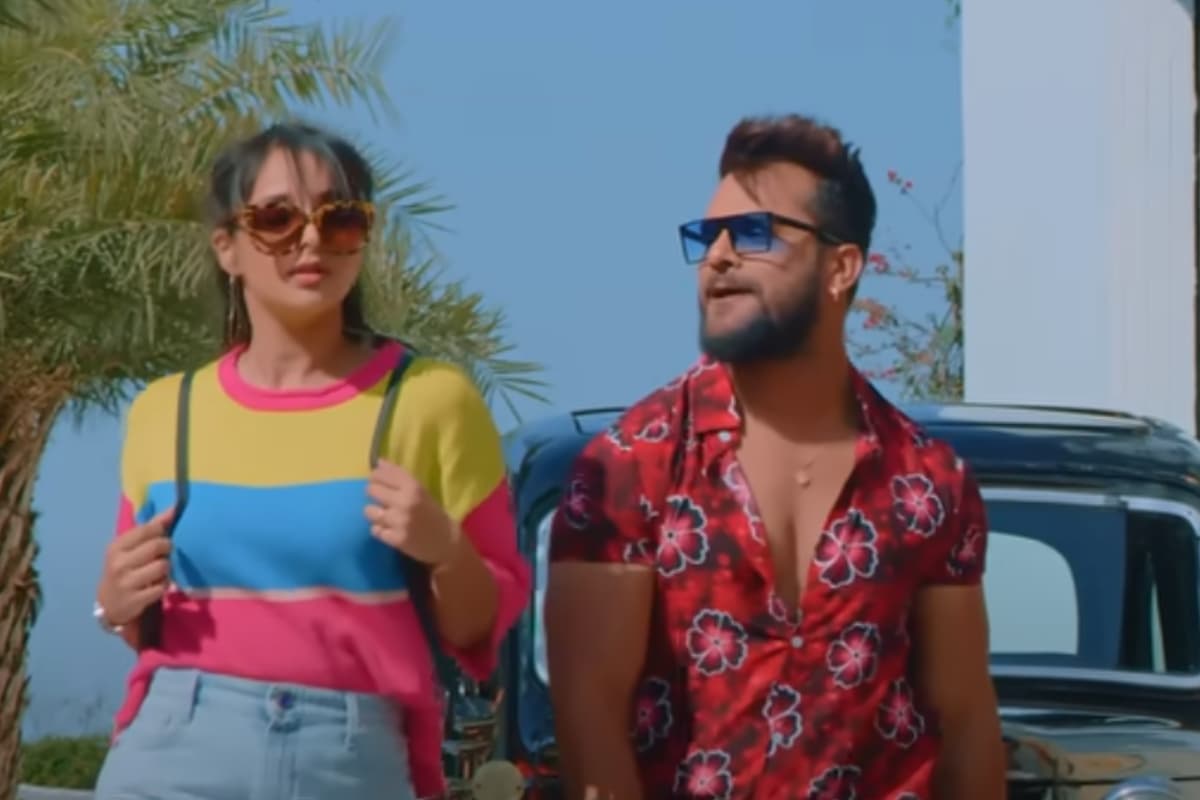 Khesari Lal Yadav Bhojpuri Song: खेसारी लाल यादव के गाने 'कमरिया कोका कोला' ने मचाई तबाही, खूबसूरत हसीना संग किया फ्लर्ट