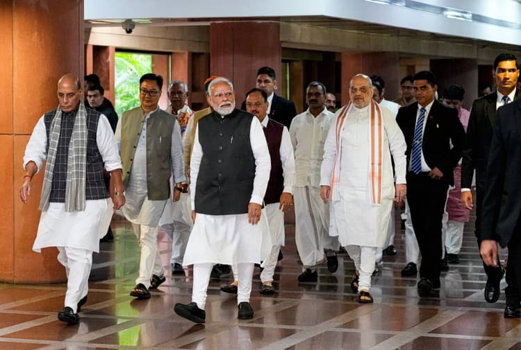 NDA Meeting : एनडीए संसदीय दल की बैठक में पीएम मोदी का 'हर हर महादेव' से स्वागत