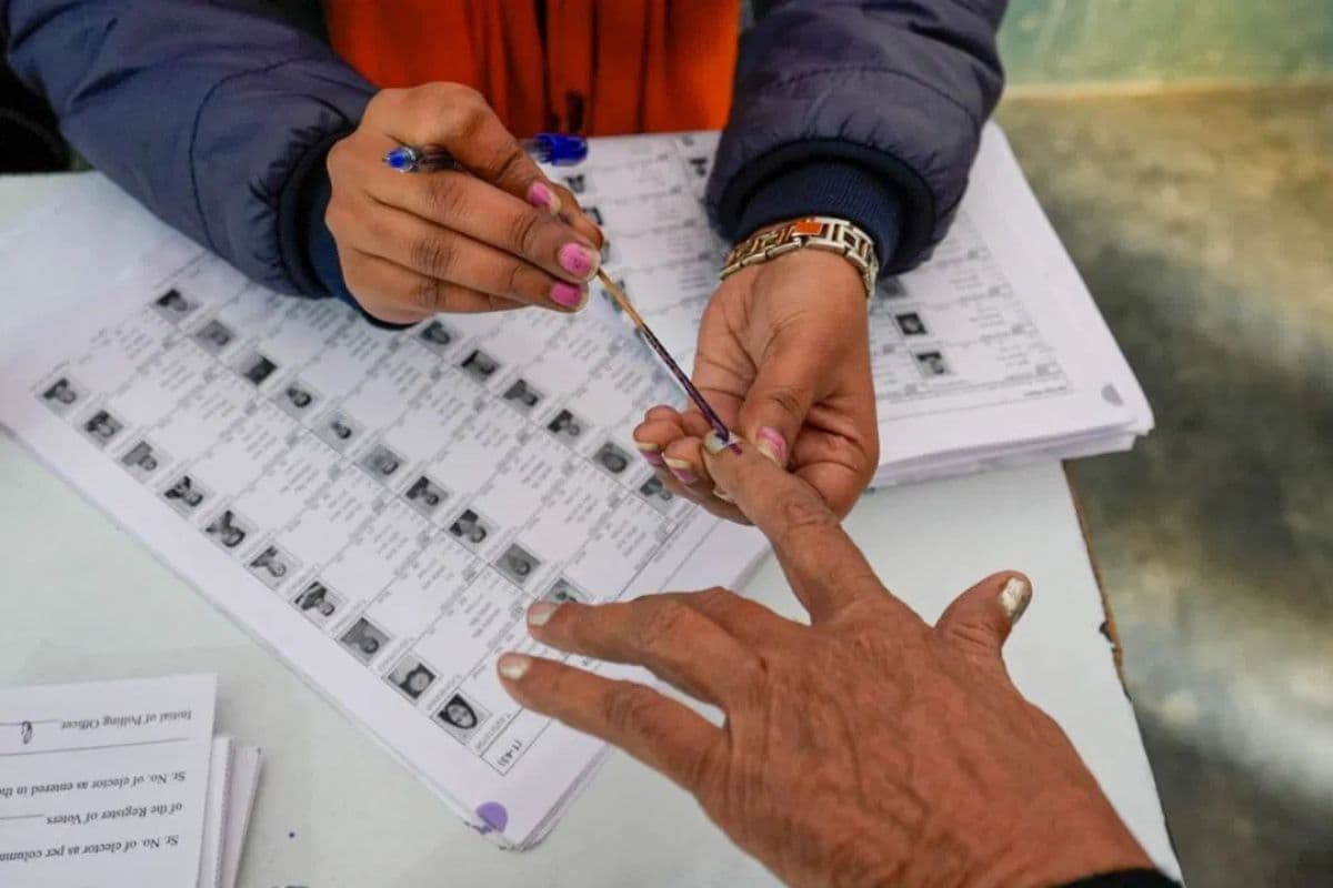 Patna News: बिहार विधानसभा चुनाव की तैयारी तेज, संवेदनशील बूथों के लिए बनेगी अलग रणनीति