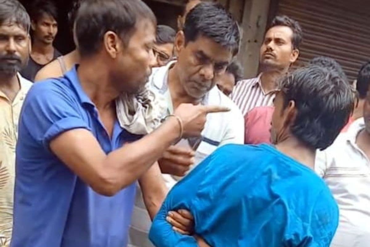 People beat up a man brandishing a knife Muzaffarpur