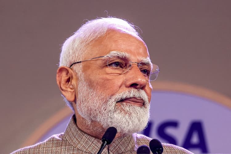 PM Modi Degree: पीएम मोदी की डिग्री नहीं होगी सार्वजनिक, CIC के आदेश को हाई कोर्ट ने किया खारिज
