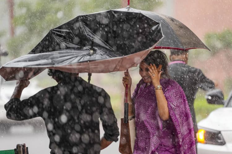 Aaj Ka Mausam : 3 अगस्त के बाद भी इन राज्यों में बारिश का तांडव, आया अलर्ट