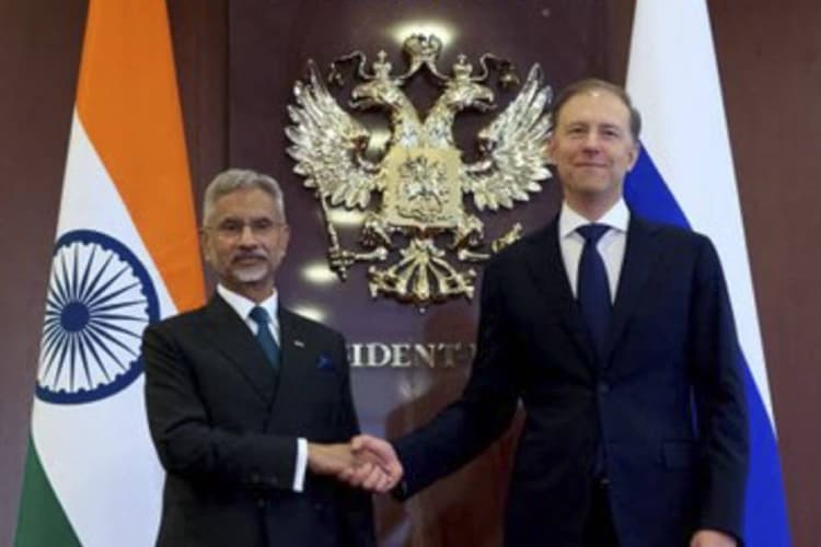 Trump Tariffs : रूस ने भारत के समर्थन में कह दी ये बात, डोनाल्ड ट्रंप को लग सकता है बुरा