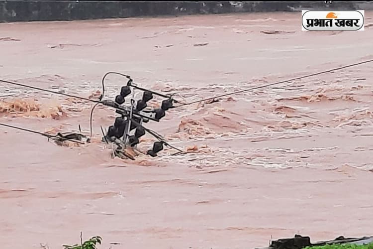 चतरा में भयंकर बाढ़, पितीज में डूब गया 2 मंजिला मकान, बसाने नदी ने दिखाया रौद्र रूप, रेस्क्यू ऑपरेशन जारी