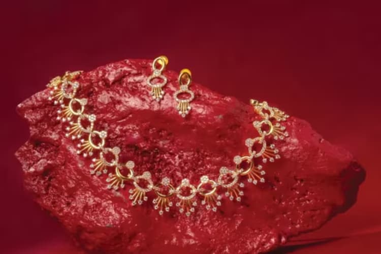 कमजोर बाजार के बावजूद शांति गोल्ड आईपीओ की शानदार लिस्टिंग