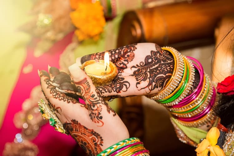 Simple Teej Mehndi Designs: इस तीज लगाएं ये खूबसूरत मेहंदी डिजाइंस, वाहवाही करते नहीं थकेंगे आपके पिया जी