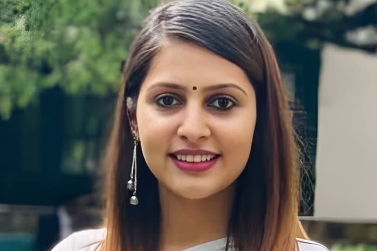 Success Story: मां के निधन के बाद भी नहीं टूटा हौसला, UPSC में गढ़ी कामयाबी की मिसाल