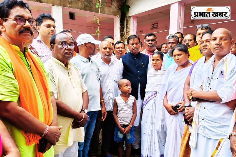 सूर्या हांदसा के गांव पहुंचे BJP के 7 नेता, अर्जुन मुंडा बोले- फिर से हो पोस्टमार्टम, CBI करे जांच