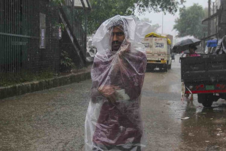 Heavy Rain Warning : अगस्त में भी बारिश का होगा तांडव, IMD ने पहले ही जारी कर दिया अलर्ट