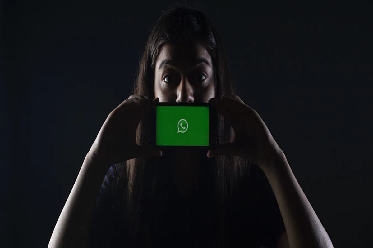 WhatsApp पर हो रही है आपकी जासूसी, जानिए इसके सिग्नल और बचने के तरीके