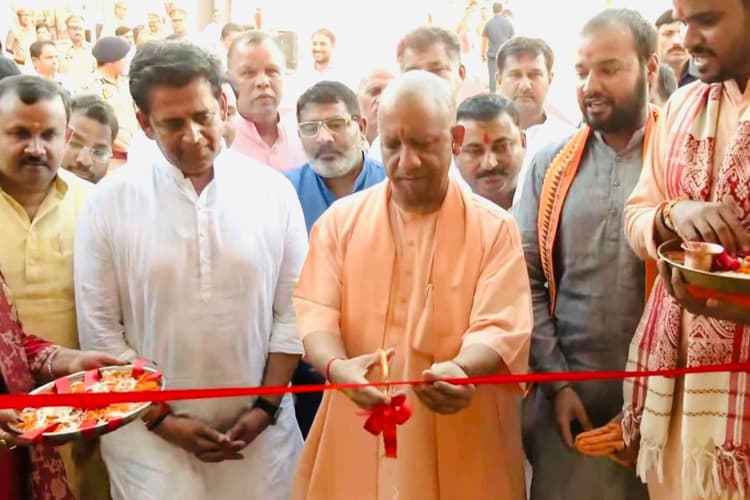 सीएम योगी ने गोरखपुर को दिए सौगात, मानबेला और राप्तीनगर में कल्याण मंडपम का लोकार्पण
