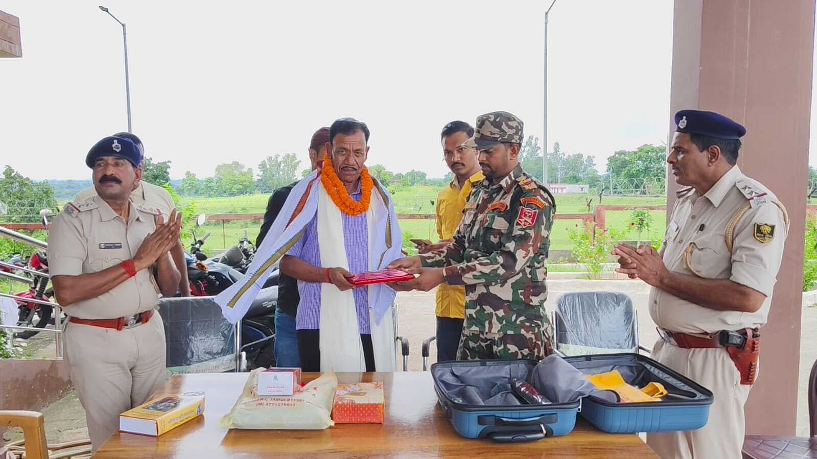 सेवानिवृत्ति पर सैप जवान को दी गयी विदाई