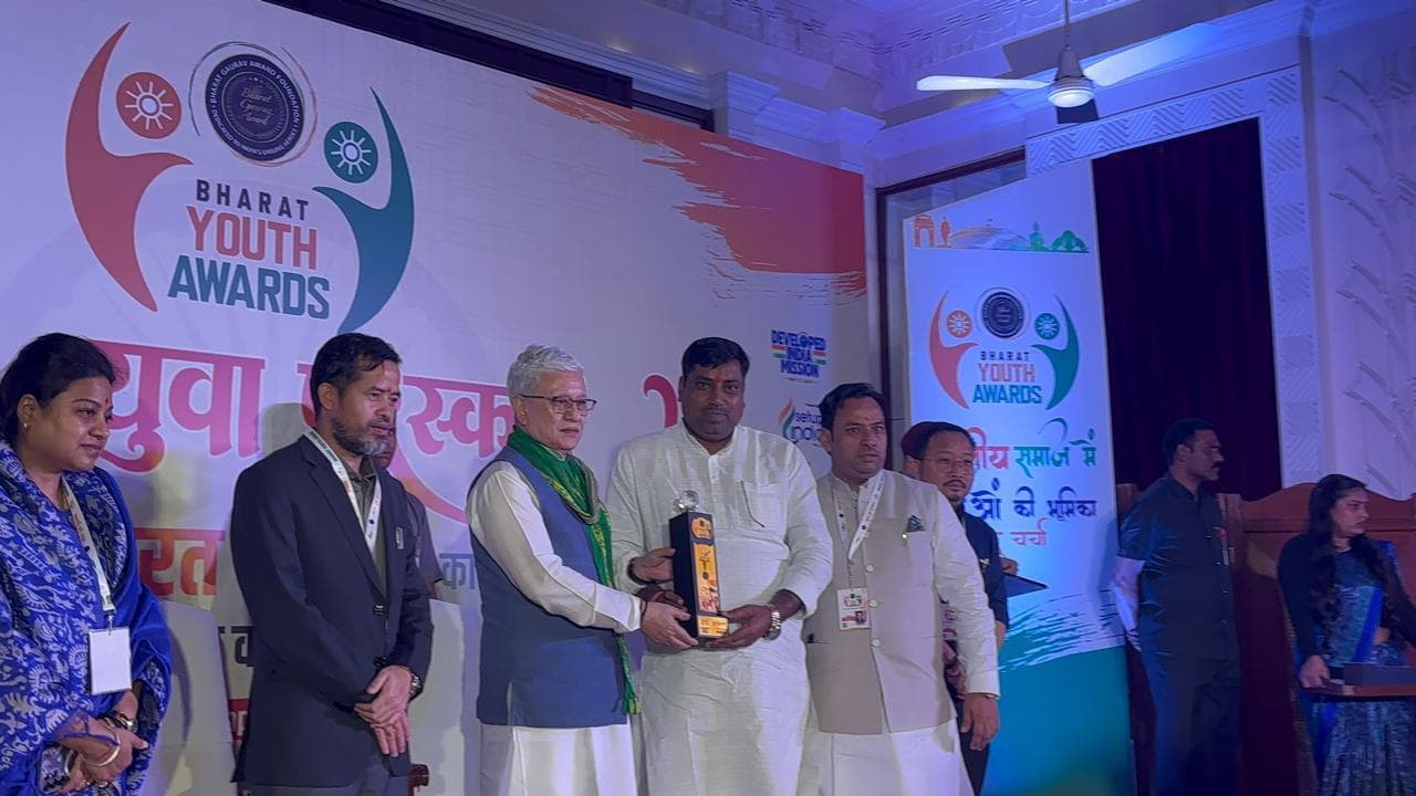 भारत गौरव सम्मान से सम्मानित किये गये राजेश पांडेय