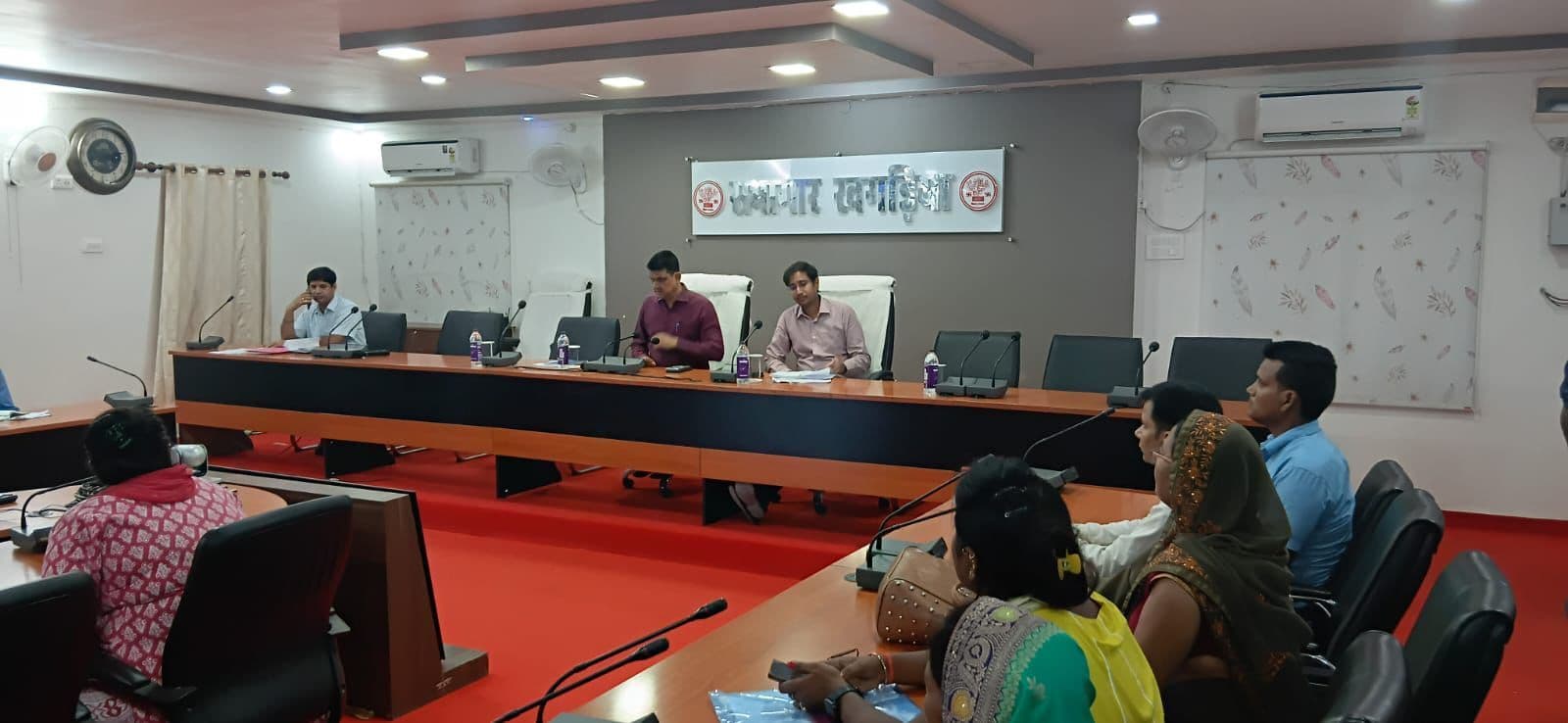 योजनाओं के क्रियान्वयन में पारदर्शिता, निरंतर निगरानी व उत्तरदायित्व अनिवार्य: डीएम