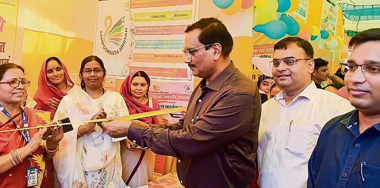 Gopalganj News : आकांक्षी हाट में आये उत्पाद देशभर में बनायेंगे अपनी पहचान : जिलाधिकारी
