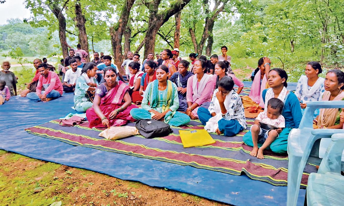 Chaibasa News : ग्रामसभा ने अस्थायी कर्मियों का चयन किया