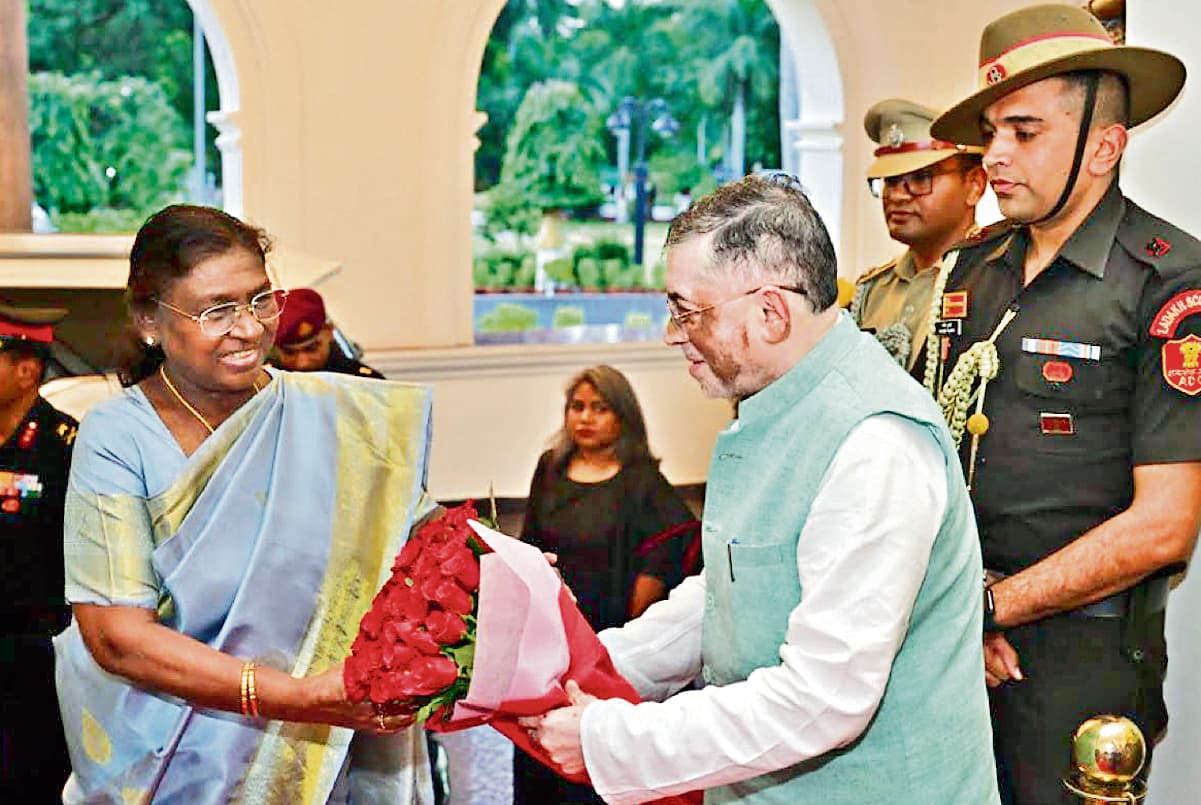 ranchi news : राष्ट्रपति का झारखंड राजभवन में हुआ स्वागत, रात्रि विश्राम कर आज सुबह जायेंगी धनबाद