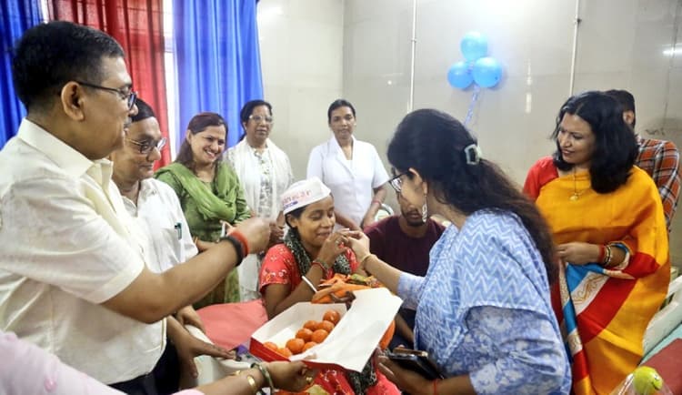 Bokaro News : बेटियों को आगे बढ़ायें और सशक्त करें : डीसी