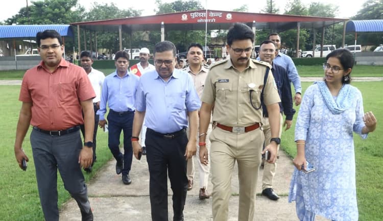 Bokaro News : डीसी-एसपी ने पुलिस लाइन मैदान का लिया जायजा