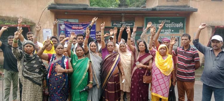 Bokaro News: मजदूर संघ ने कथारा वाशरी पीओ कार्यालय के समक्ष किया प्रदर्शन