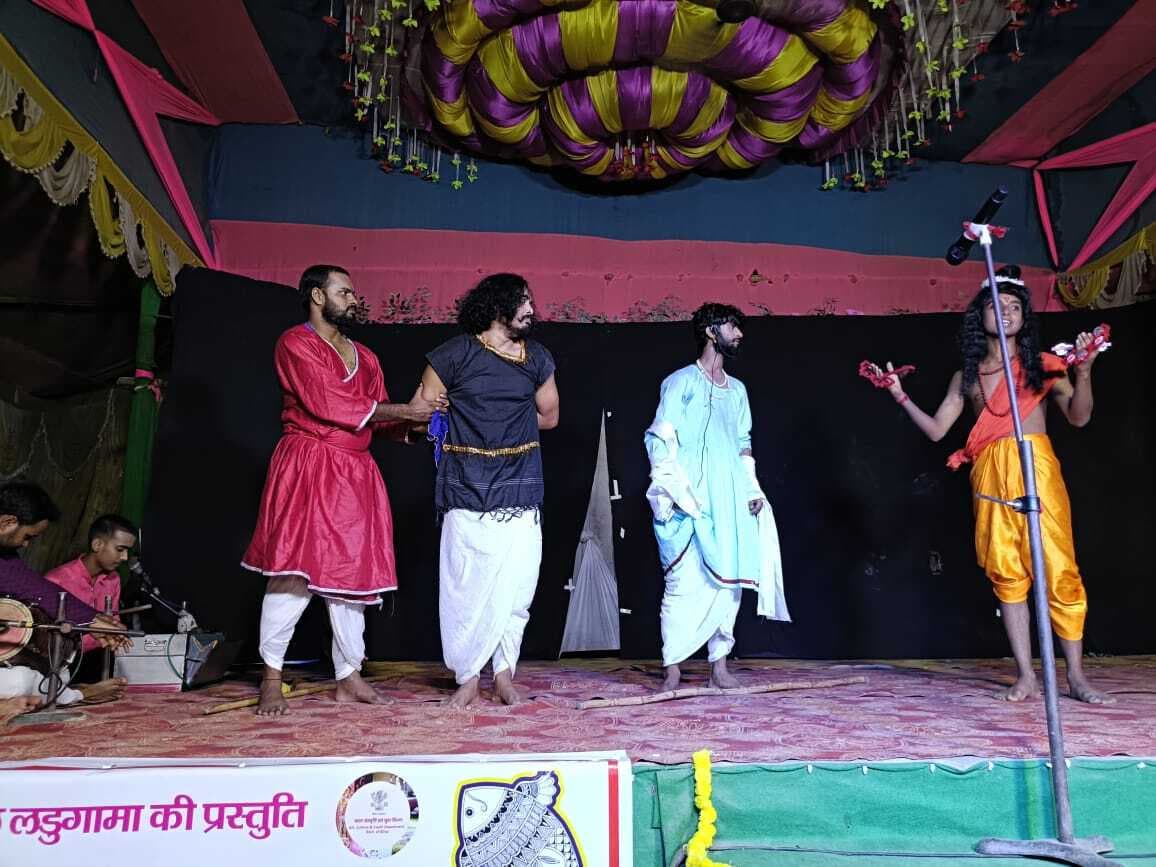 Madhubani : सामा चकेवा के मंचन के साथ फेस्टिवल का हुआ समापन