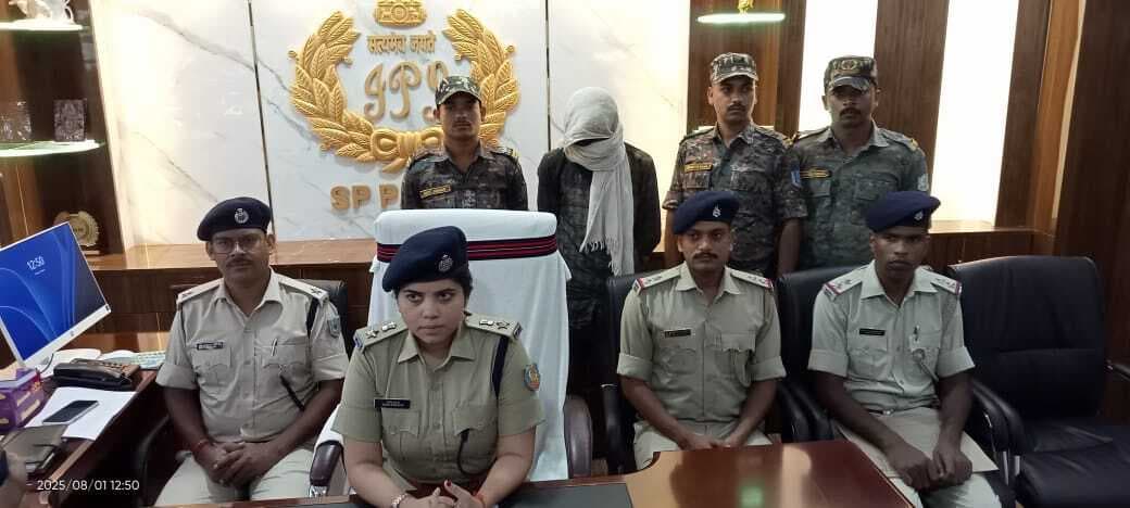 छिनतई के प्रयास का आरोपी गिरफ्तार, देसी पिस्टल व जिंदा कारतूस बरामद