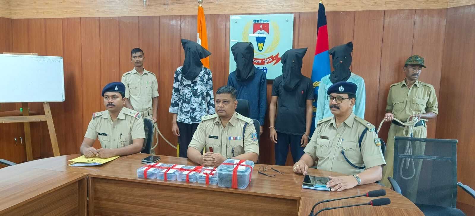 लूट के चार आरोपी गिरफ्तार