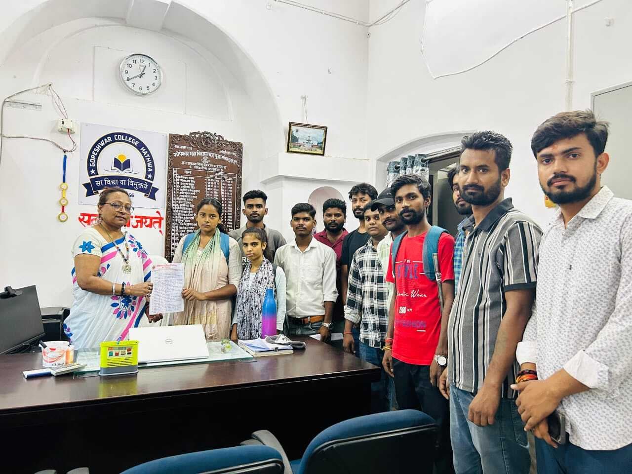 अखिल भारतीय विद्यार्थी परिषद ने प्राचार्य को सौंपा 11 सूत्री मांग पत्र