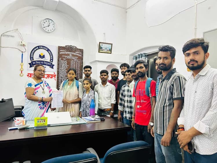 अखिल भारतीय विद्यार्थी परिषद ने प्राचार्य को सौंपा 11 सूत्री मांग पत्र