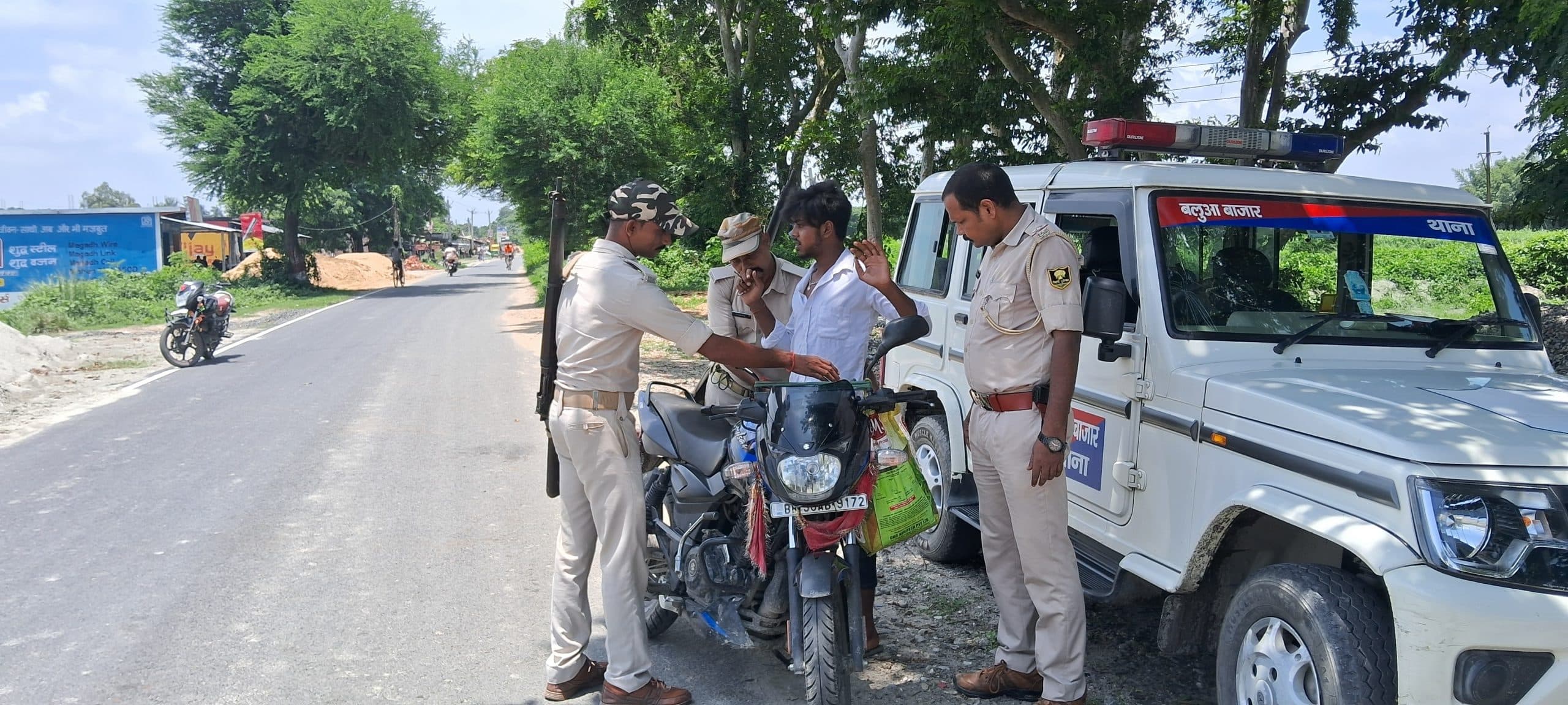 सड़क सुरक्षा को लेकर चलाया गया वाहन चेकिंग अभियान