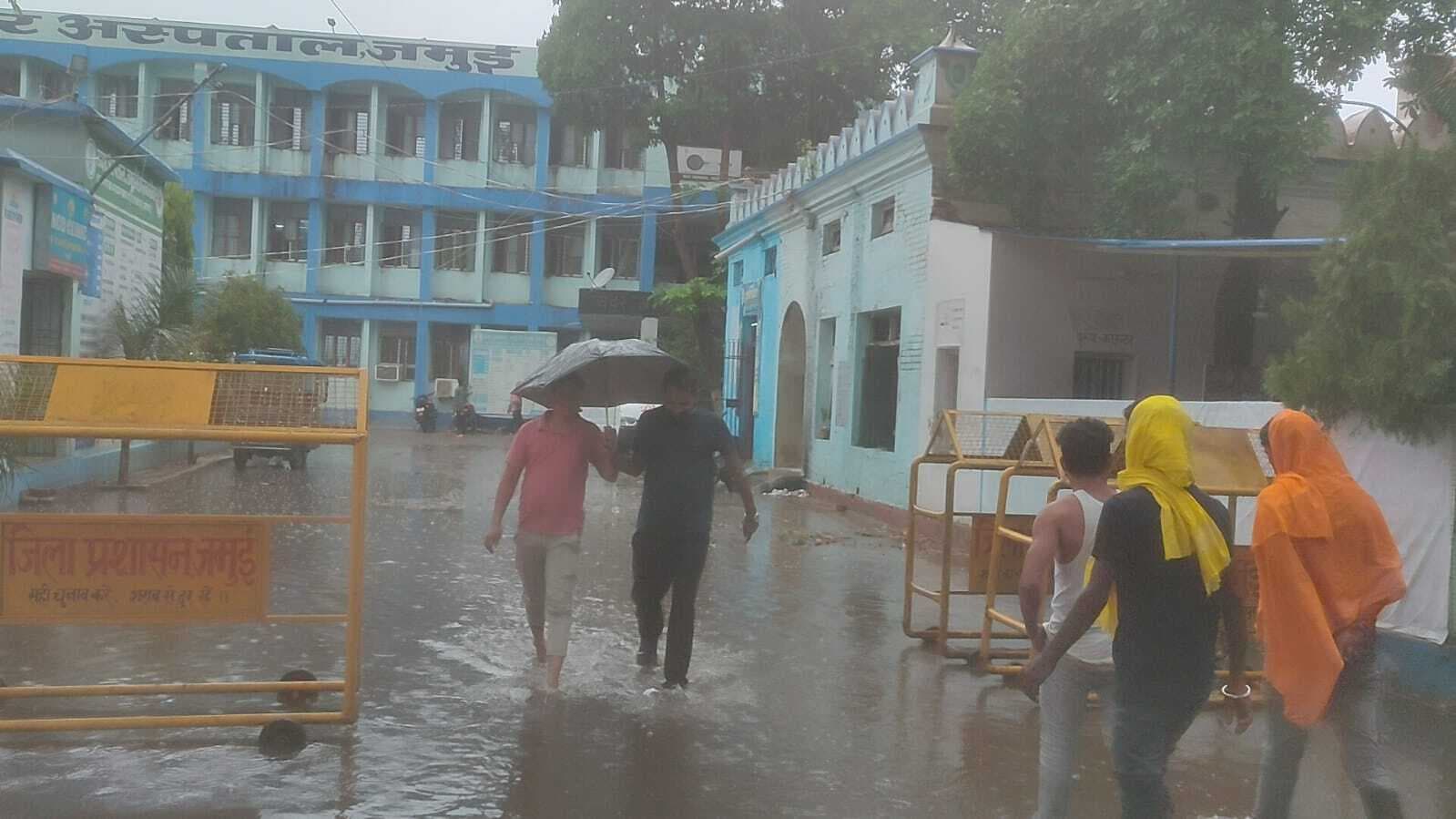 मूसलाधार बारिश से शहर हुआ जलमग्न, नगरपरिषद की खुली पोल