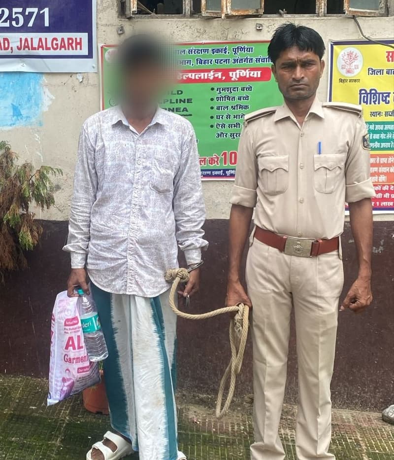 4300 बोतल प्रतिबंधित कफ सिरप के साथ धंधेबाज गिरफ्तार
