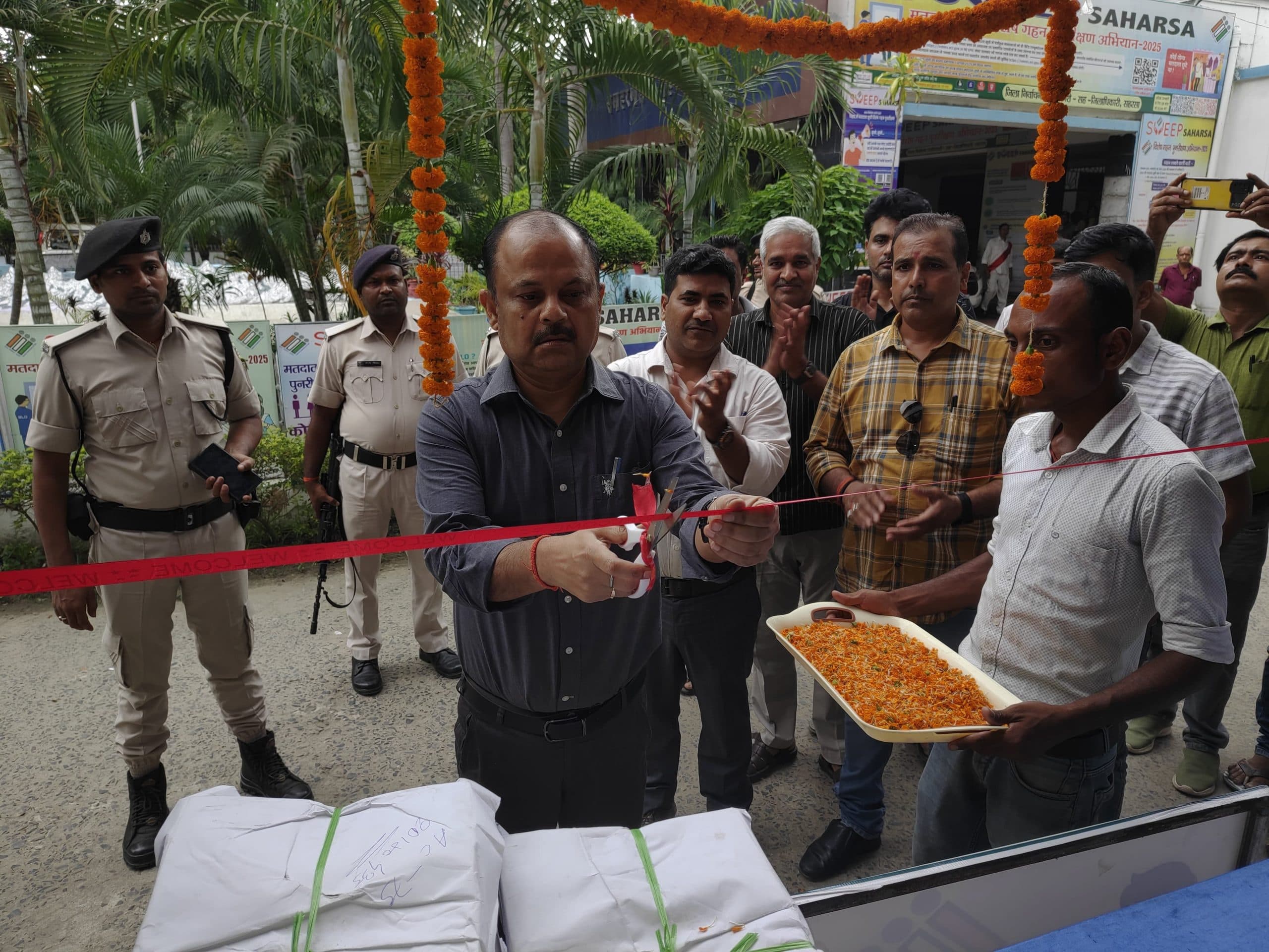दावा आपत्ति को लेकर प्रखंड व प्रमुख स्थलों पर शुरू हुआ शिविर