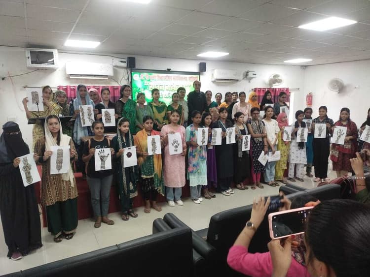 Motihari: महिला कॉलेज में मेहदी प्रतियोगिता में शाजिया ने मारी बाजी