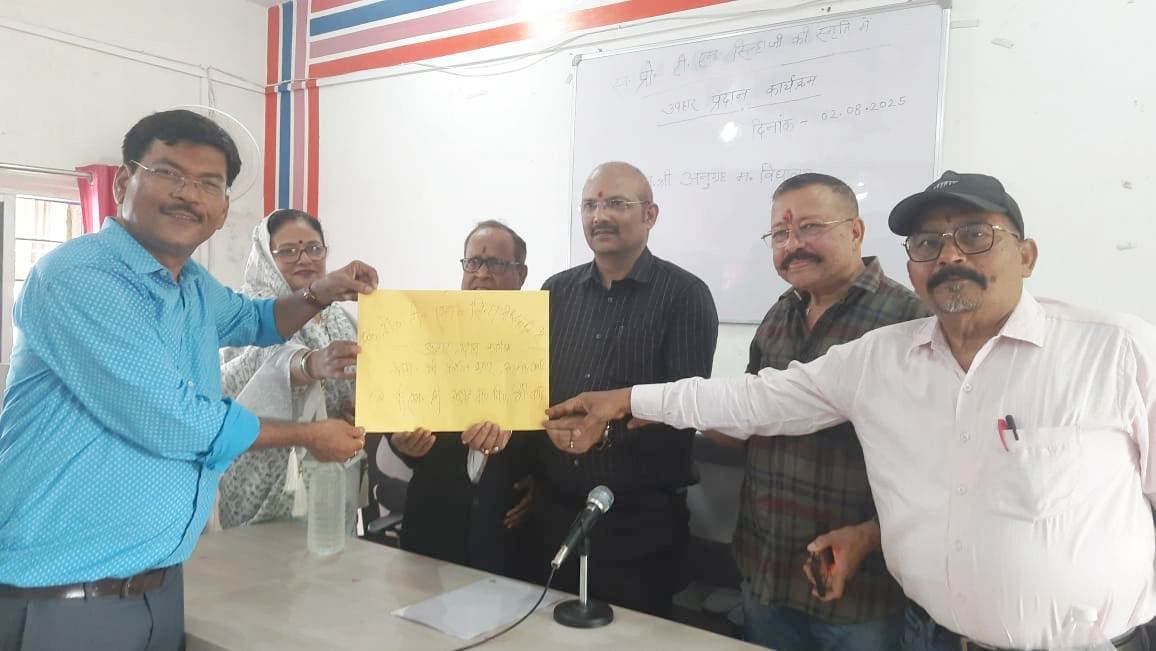 शहर के पीएम श्री अनुग्रह मध्य विद्यालय में याद किये ये प्रो टीएन सिन्हा