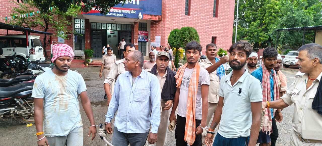 जमीन विवाद में दो पक्षों के बीच मारपीट, आठ लोग गिरफ्तार, जेल