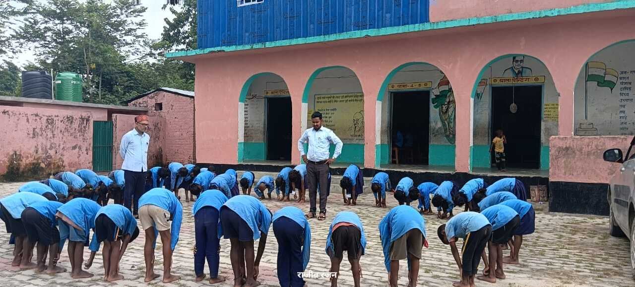 बाढ़ में डूबने से बचाव की दी जानकारी